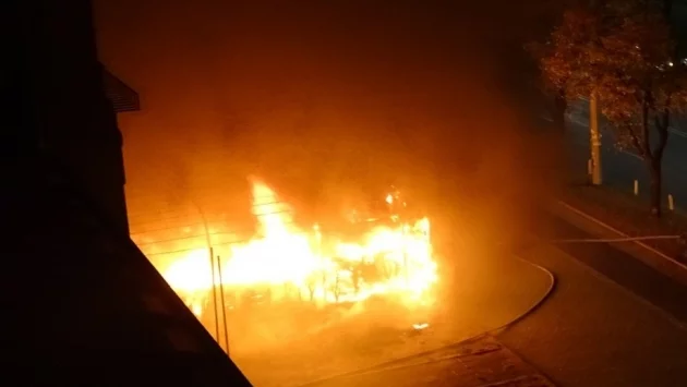 Такси се е запалило в Бургас, изгоряла е още една кола
