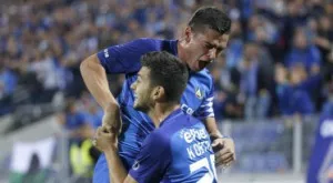 Стоянович взе 8 "сини" юноши за мача с Етър