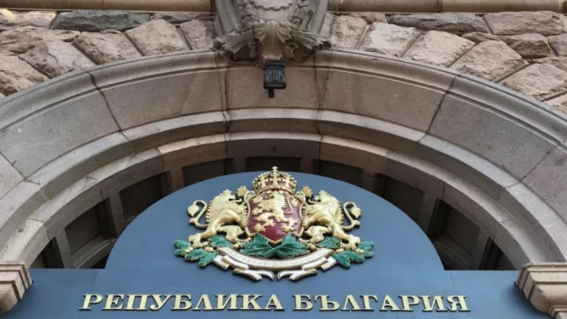 В Министерски съвет се влиза само с маска и след измерена температура