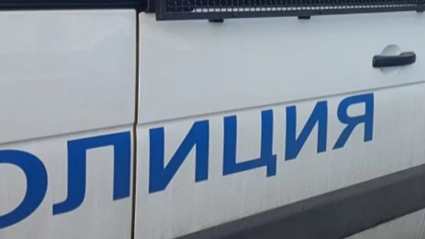 Трима полицаи пострадаха леко в сливенски квартал