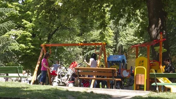 В Стара Загора започва есенната обработка на тревните площи против кърлежи
