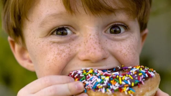 Общата асамблея на ООН приема Декларация за правата на детето