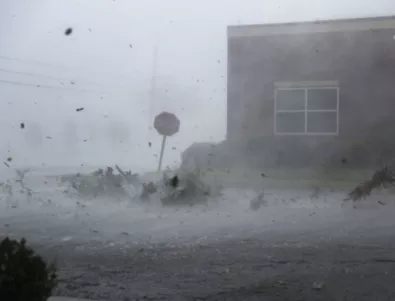 Мощна буря остави без ток десетки хиляди в Луизиана