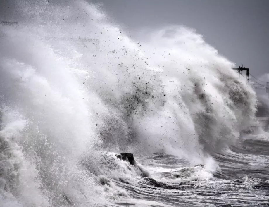 Ураганът "Сета" достигна бреговете на САЩ 