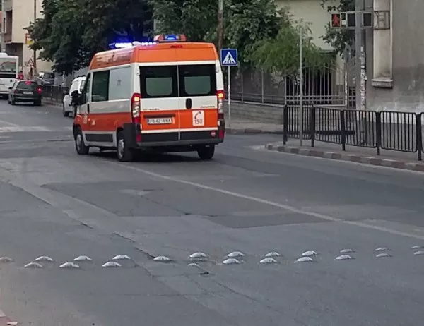 Моторист и кола се сблъскаха на пътя Асеновград - Бачково