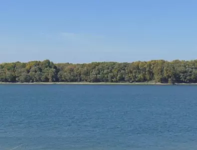 Издирват 70-годишен моряк, паднал зад борда в Дунав край Русе