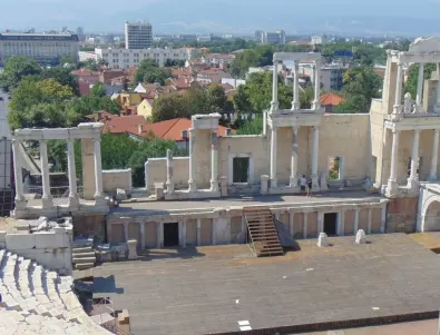 Античният театър в Пловдив светна с цветовете на флага на Украйна