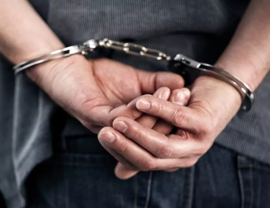 Арестуваха 15-годишен за нападение с камък над малолетно момче в София