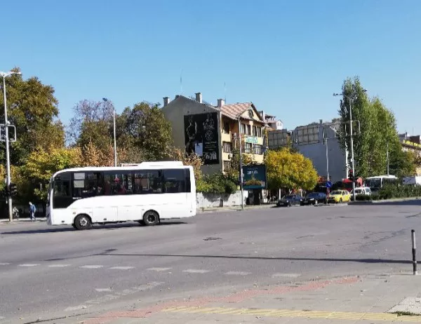 Градски рейс във Варна катастрофира, ранени са седем души