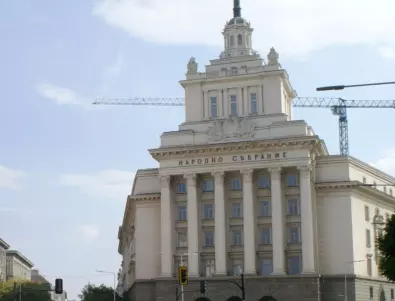 Писмо до Караянчева: На сградата на Народното събрание трябва да е държавният герб, не комунистически