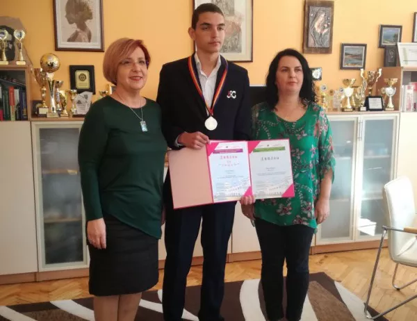Ученик от Гоце Делчев със сребърен медал от Международната олимпиада по астрономия