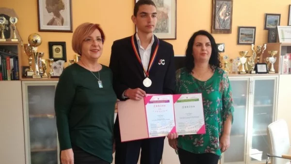 Ученик от Гоце Делчев със сребърен медал от Международната олимпиада по астрономия