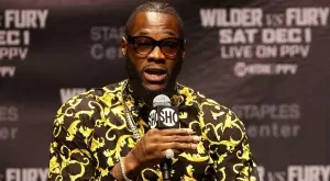 ВИДЕО: Треньор на Дионтей Уайлдър го отнесе и усети неговия брутален ъперкът