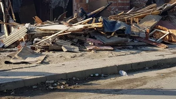 Багери сринаха незаконни къщи в "Шекер махала" в Пловдив
