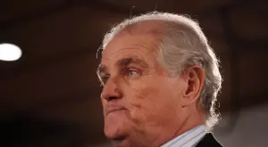 {{ otherArticle[0].article.title }}