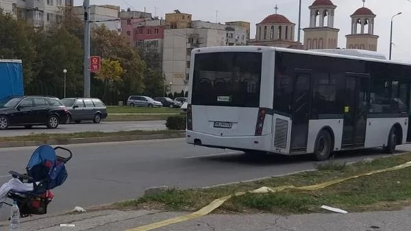 Автобус блъсна майка с количка на пешеходна пътека в Пловдив