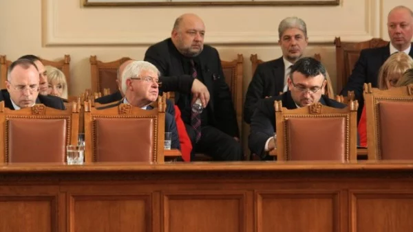 Голо хоро на круизен кораб - и всичко е точно