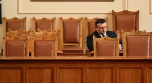 Маринов: Не се изключва нито една версия за отравянето на Гебрев