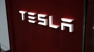 Tesla ще продава новата версия на Model 3 за 45 000 долара (Снимка)