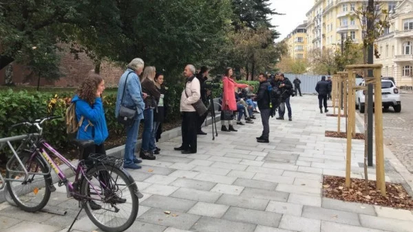 Едва десетина души на простеста за искането на оставката на Фандъкова