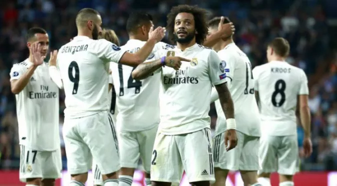 СНИМКИ: Реал Мадрид почете ерата "галактикос" с исторически 4-и екип