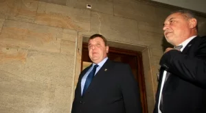 Каракачанов се обяви против оставката на Валери Симеонов