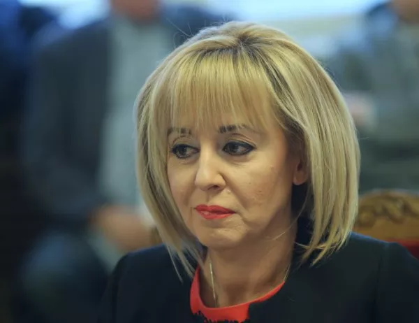 БСП все още не казва дали ще предложи Маналова за кмет на София
