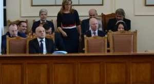 Третият вот на недоверие срещу кабинета "Борисов 3" очаквано не мина