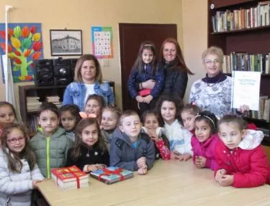 Деца дариха книги в Кюстендил