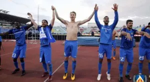 {{ otherArticle[0].article.title }}