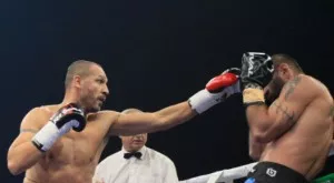 Крошетата на бесния грузинец не били за треньора му, скочи на организаторите в "Арена Армеец"