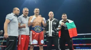 {{ otherArticle[0].article.title }}