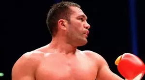 Кобрата обясни за целувката и заяви: След това тя празнува заедно с нас победата