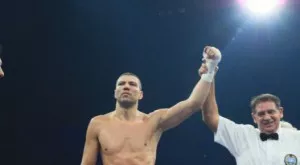 {{ otherArticle[0].article.title }}