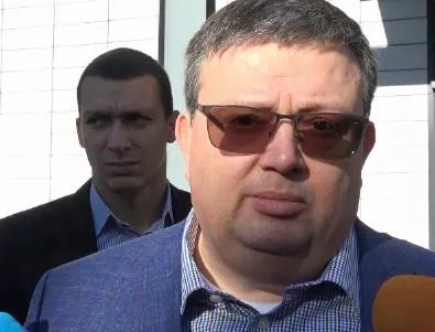 Цацаров мълчи за скандалните поправки в НПК, с които арести ще бъдат държани в тайна