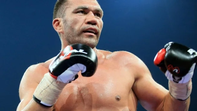 Серията от удари на Кобрата, с които затвори окото на Букър (ВИДЕО)