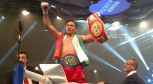 {{ otherArticle[0].article.title }}