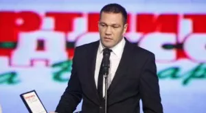 {{ otherArticle[0].article.title }}