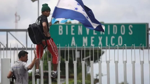 Натискът на мигрантите от Хондурас към Мексико и САЩ се засилва