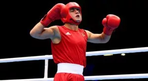 (16+) Брутален хематом над окото спря бой за титла в САЩ