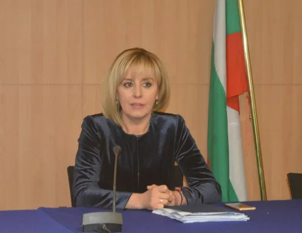 Манолова все още не казва публично, че ще се кандидатира за кмет на София