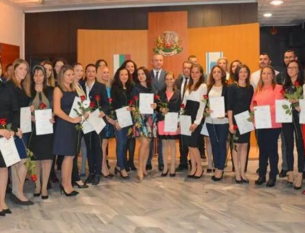 43 млади учители от Варна получиха общинско отличие