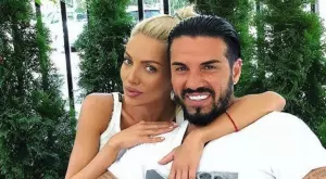 {{ otherArticle[0].article.title }}