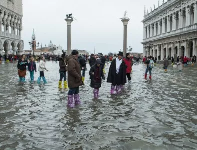 Бури и наводнения убиха хора в Италия, Венеция буквално е потопена (ВИДЕО)
