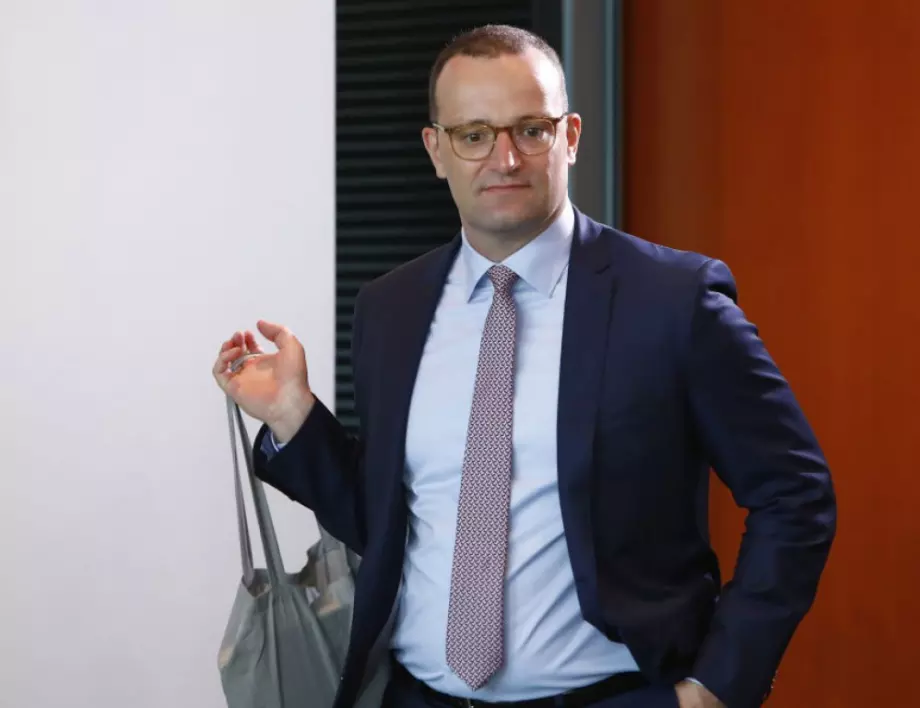 Германският здравен министър: Ваксинациите няма да предотвратят третата вълна на COVID-19
