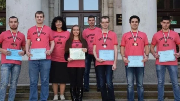 Студенти-математици от Русе блеснаха на олимпиада по компютърна математика