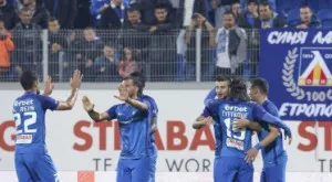 {{ otherArticle[0].article.title }}