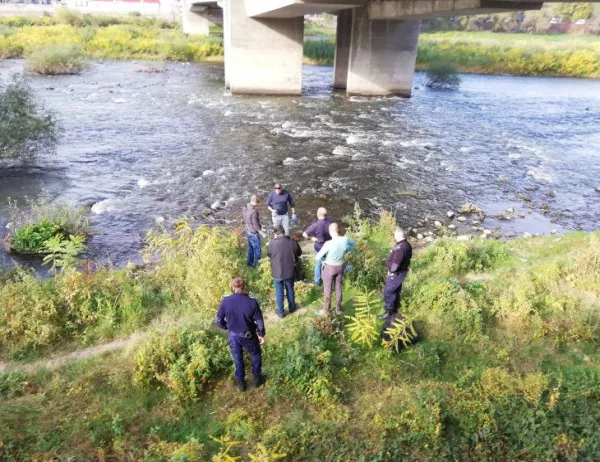 Извадиха труп на мъж от река Марица, изясняват се причините за трагичния инцидент (СНИМКИ)