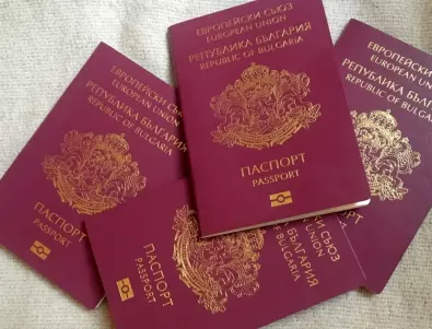 Откраднаха контейнери с паспорти в Гърция