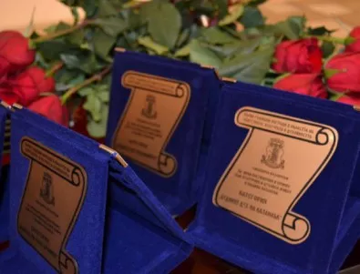 Община Казанлък връчи първите си годишни награди за култура, изкуство и духовност